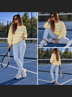 Żółta bluza w szaroniebieskie paski